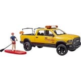 bruder RAM 2500 Power Wagon Life Guard, Modellfahrzeug gelb/schwarz, Inkl. Figur, Stand Up Paddle und Light & Sound Modul