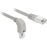 DeLOCK Patchkabel RJ45 Cat.6a S/FTP grau, 50cm, 1x gerader, 1x unten gewinkelter Stecker